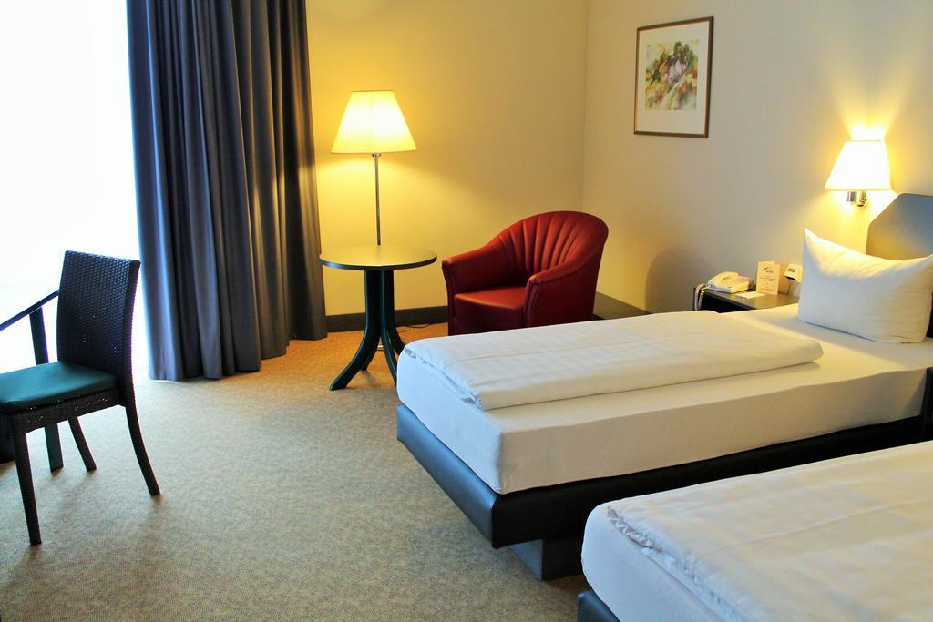 Hotel Woerth Worth an der Isar Bagian luar foto