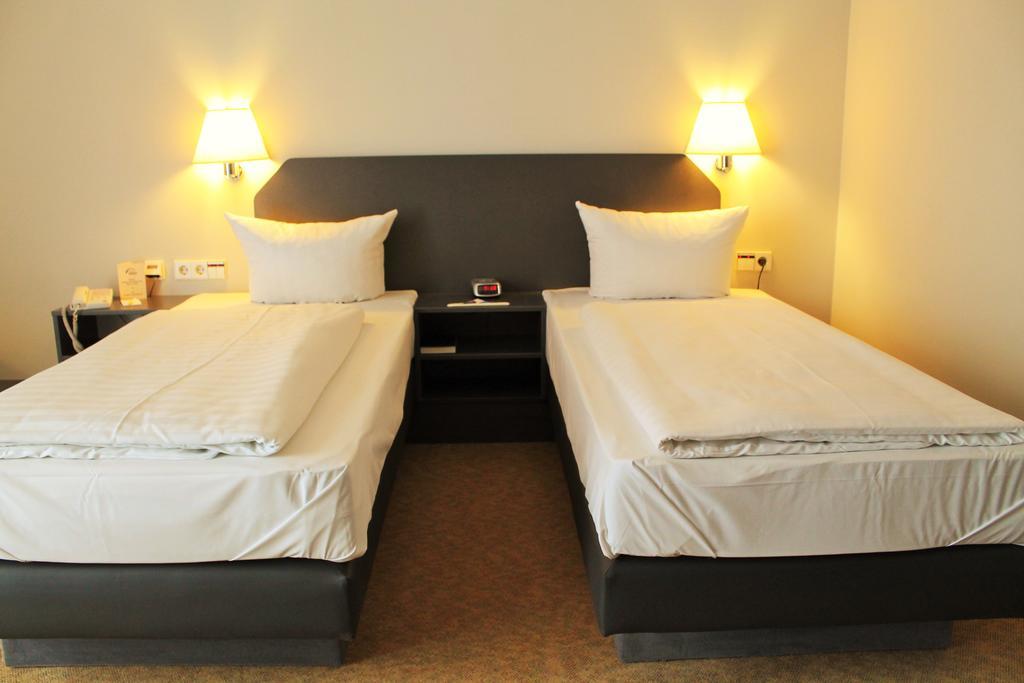 Hotel Woerth Worth an der Isar Bagian luar foto