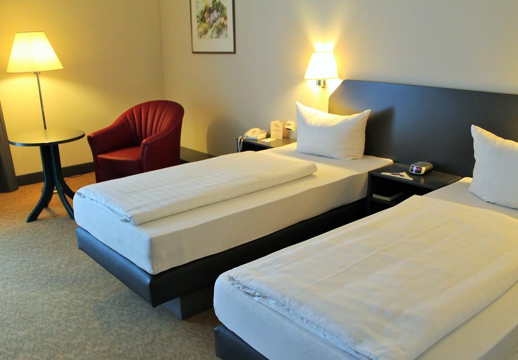 Hotel Woerth Worth an der Isar Bagian luar foto