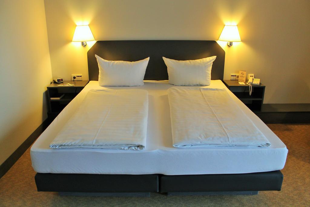 Hotel Woerth Worth an der Isar Bagian luar foto