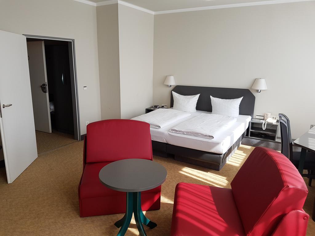 Hotel Woerth Worth an der Isar Bagian luar foto