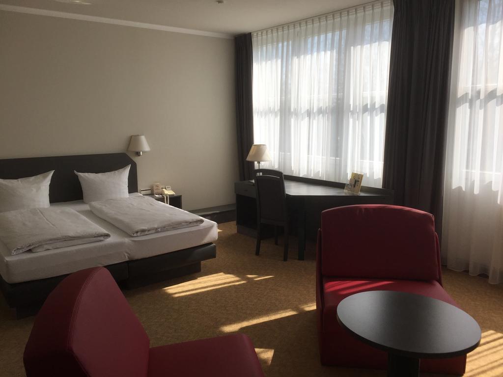 Hotel Woerth Worth an der Isar Bagian luar foto